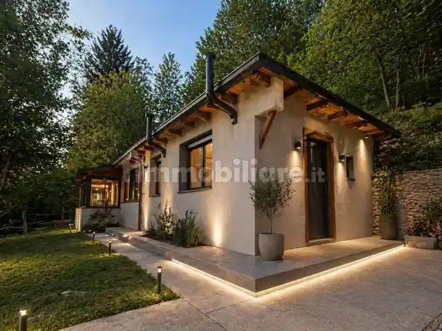 Villa in vendita a Cuasso al Monte
