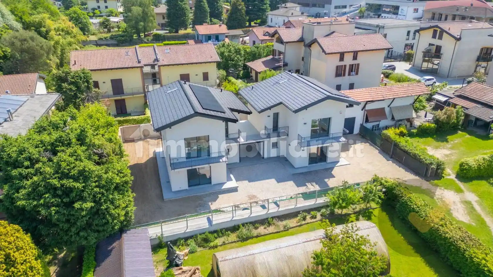 Villa in vendita a Azzate