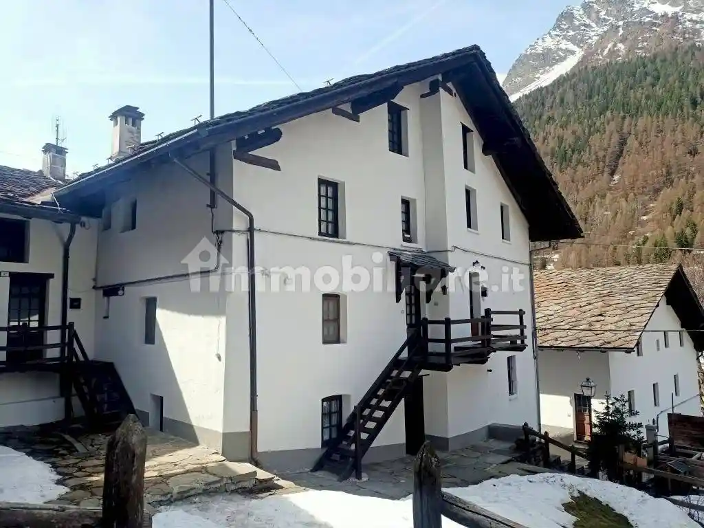 Appartamento in vendita a Valsavarenche