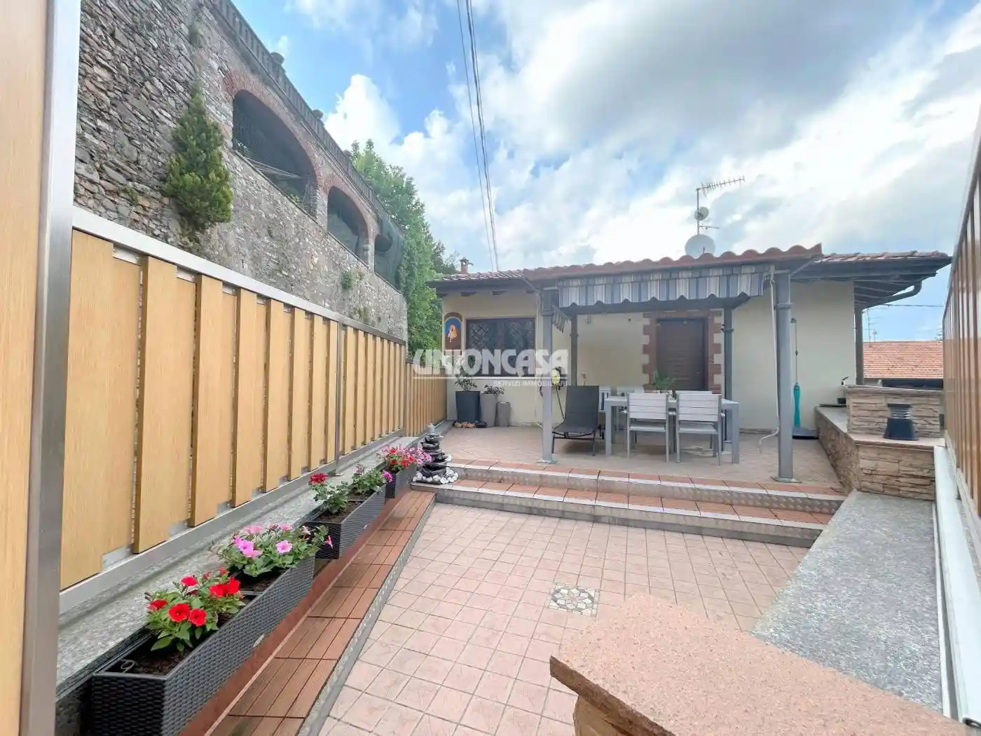Casa indipendente in vendita a Bisuschio