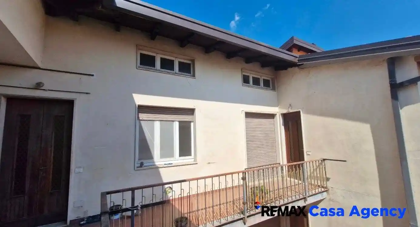 Appartamento in vendita a Caronno Varesino