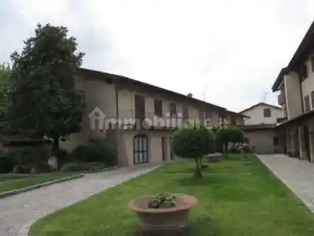 Palazzo - Stabile in vendita a Romano di Lombardia
