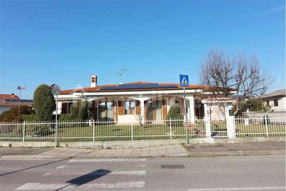 Villa in vendita a Basiano