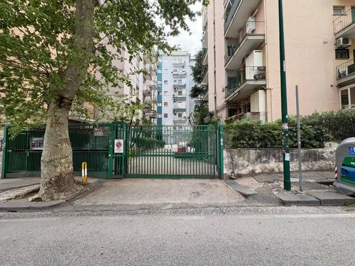 Appartamento in vendita a Napoli