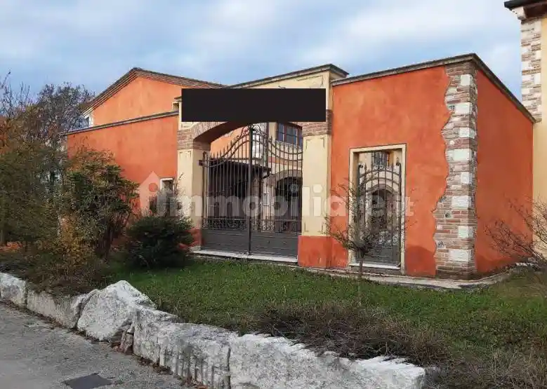 Palazzo - Stabile in vendita a Castelfranco Veneto