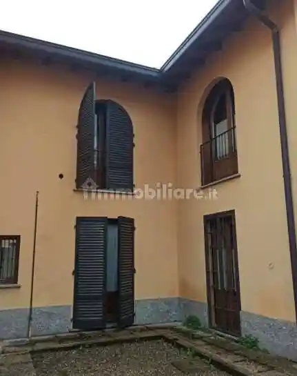 Villa in vendita a Longone al Segrino