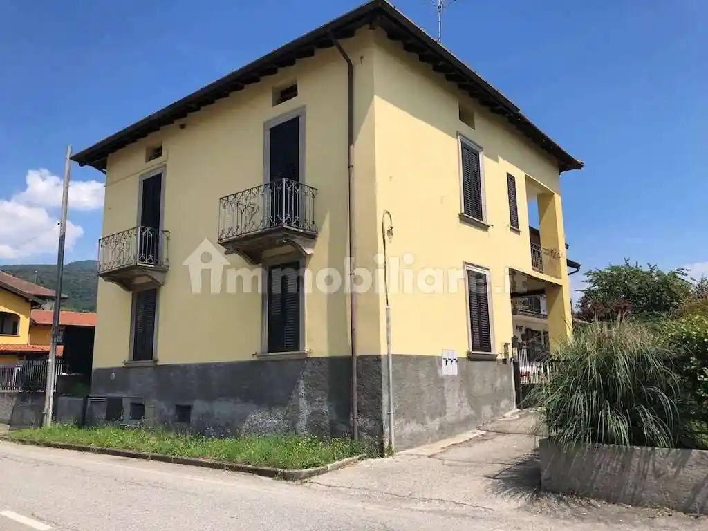 Appartamento in affitto a Cocquio-Trevisago