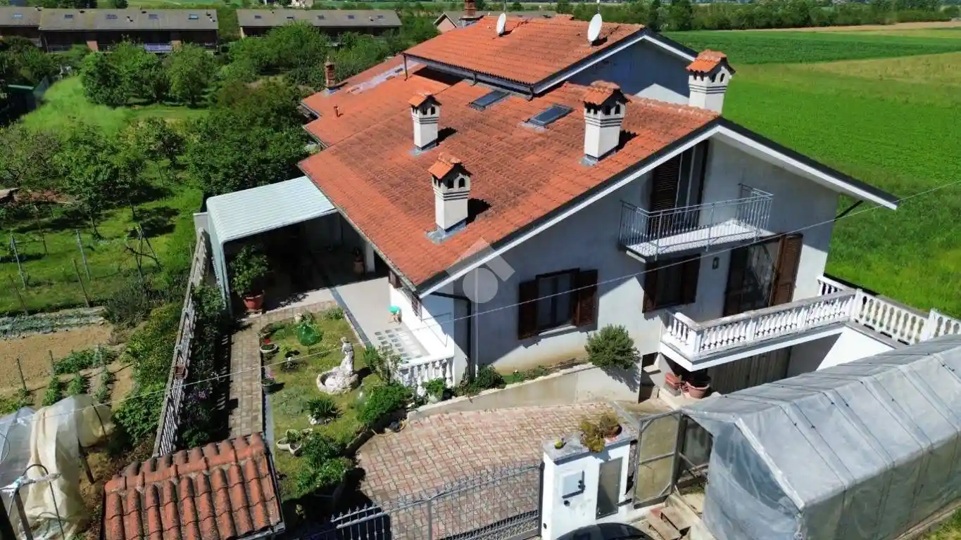 Casa indipendente in vendita a Isolabella