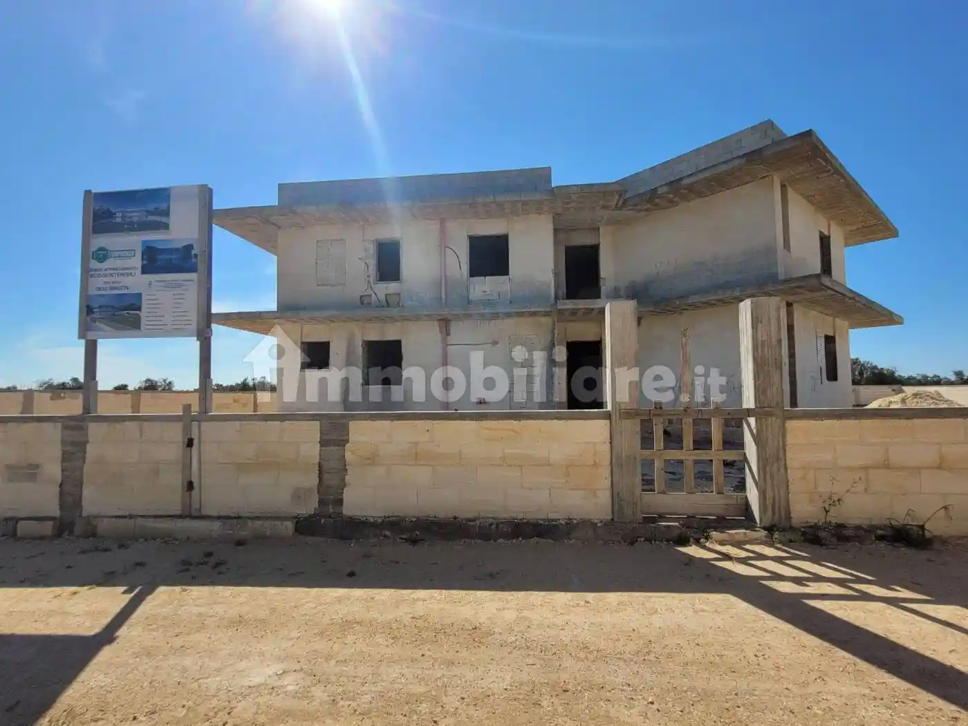 Palazzo - Edificio in vendita a Porto Cesareo