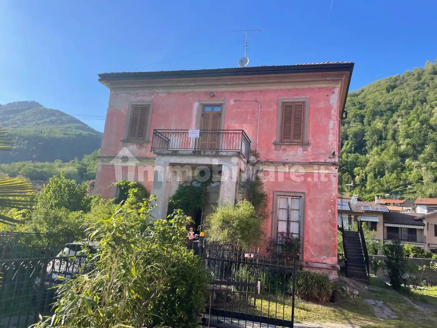 Villa in vendita a Cuveglio