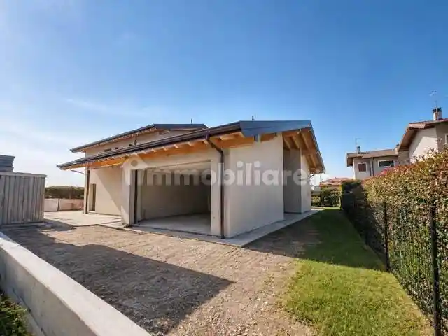Villa in vendita a Cavernago