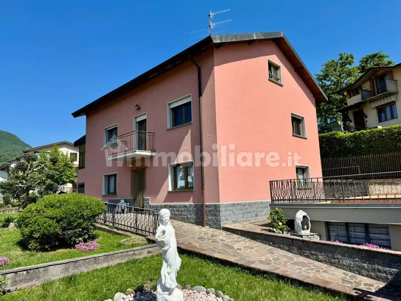 Villa in vendita a Almenno San Salvatore