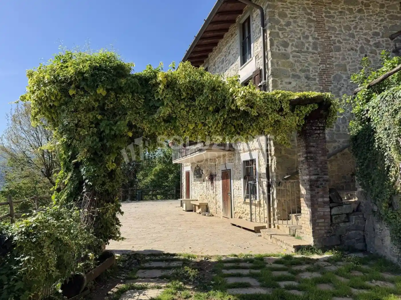 Rustico - Casale in vendita a Gazzaniga