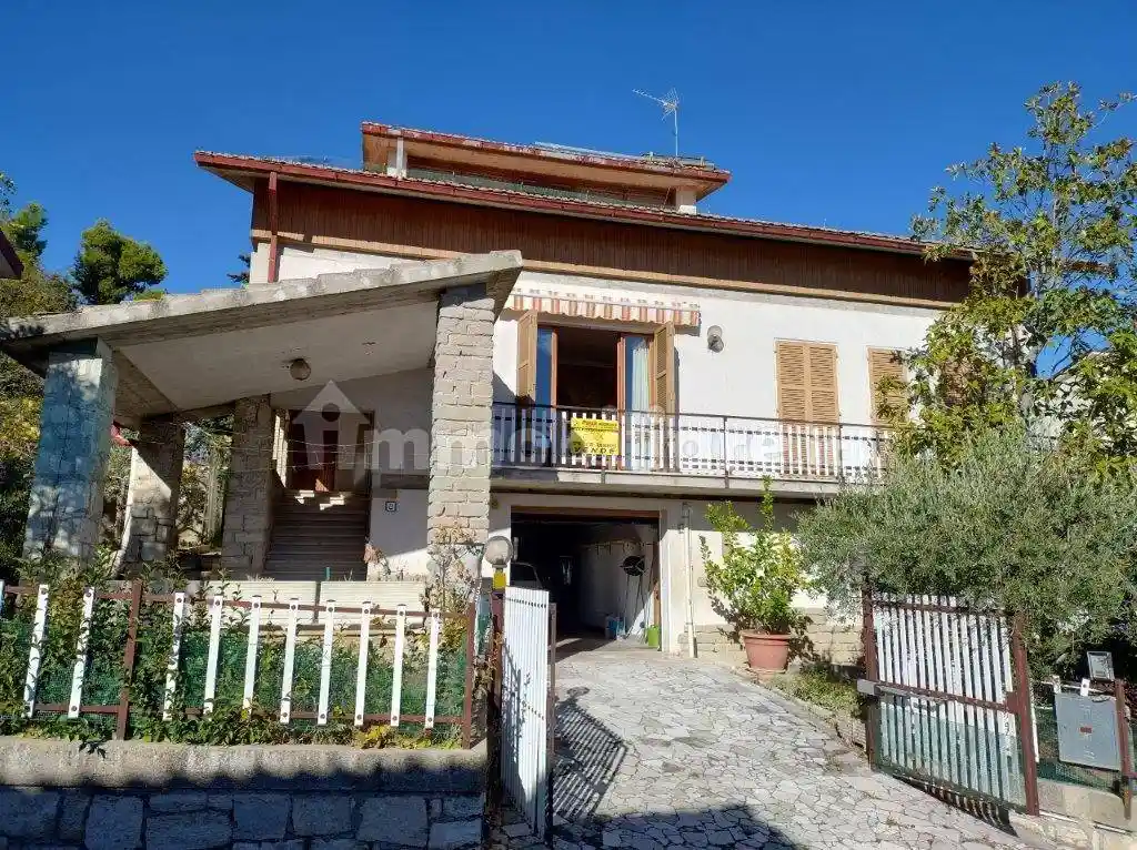 Villa in vendita a Montalto delle Marche