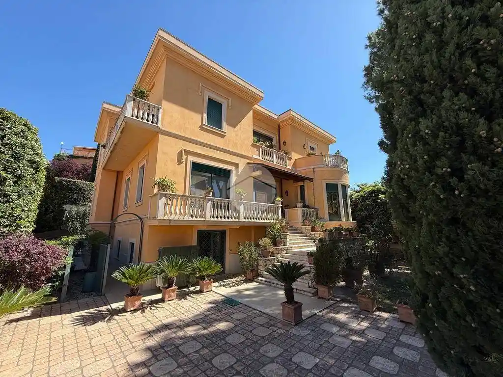 Villa in vendita a Montebuono