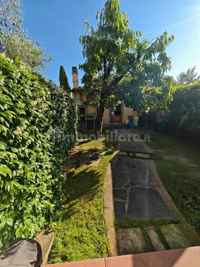 Casa indipendente in vendita a Campi Bisenzio