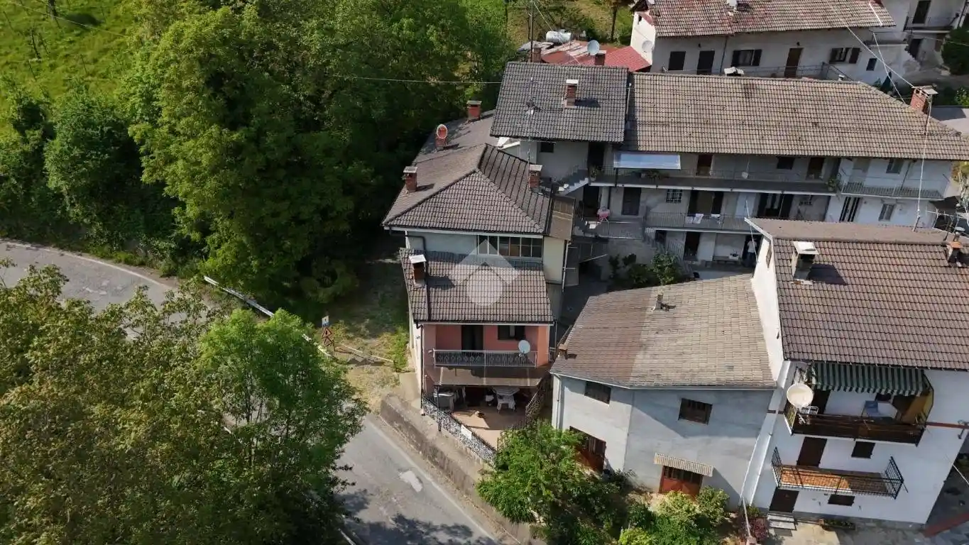 Casa indipendente in vendita a Brondello