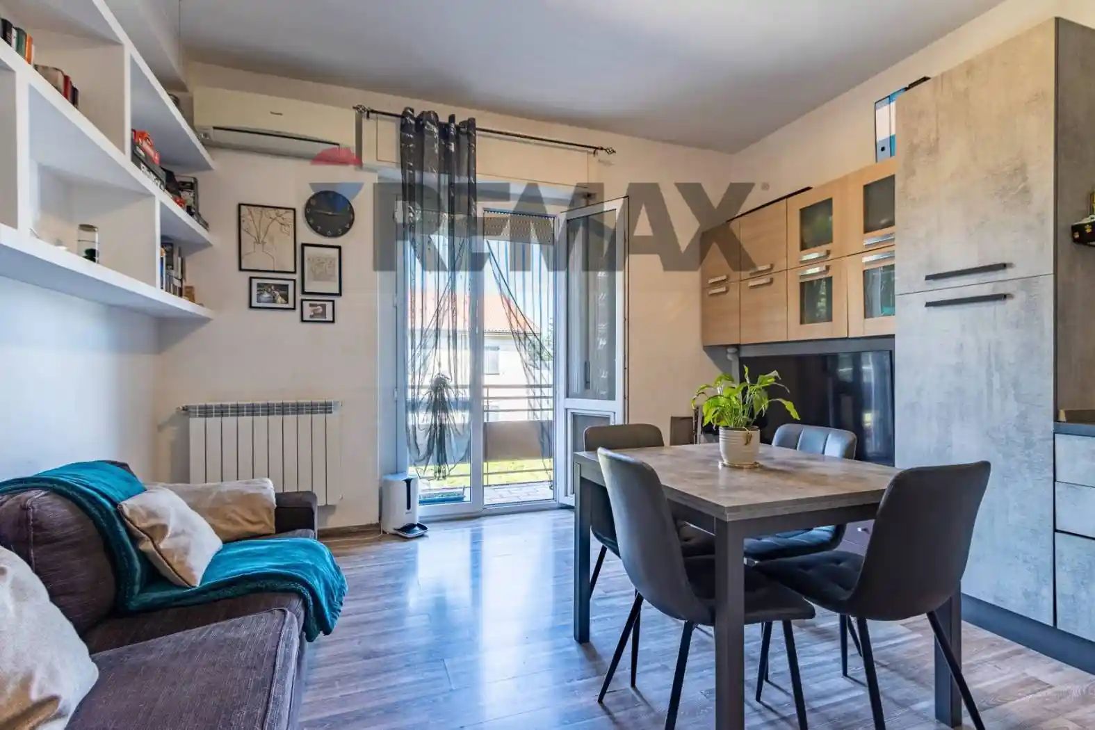 Appartamento in vendita a Locate Varesino