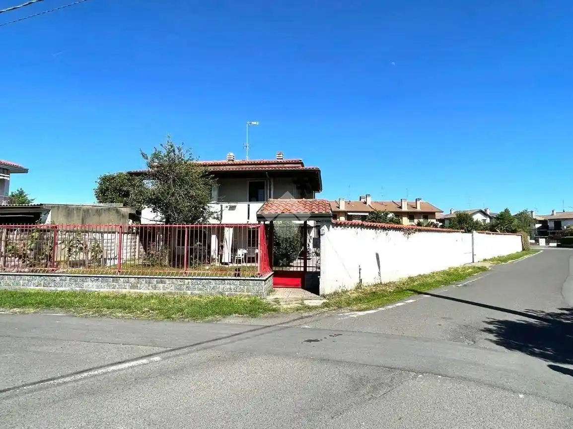 Villa in vendita a Busto Garolfo