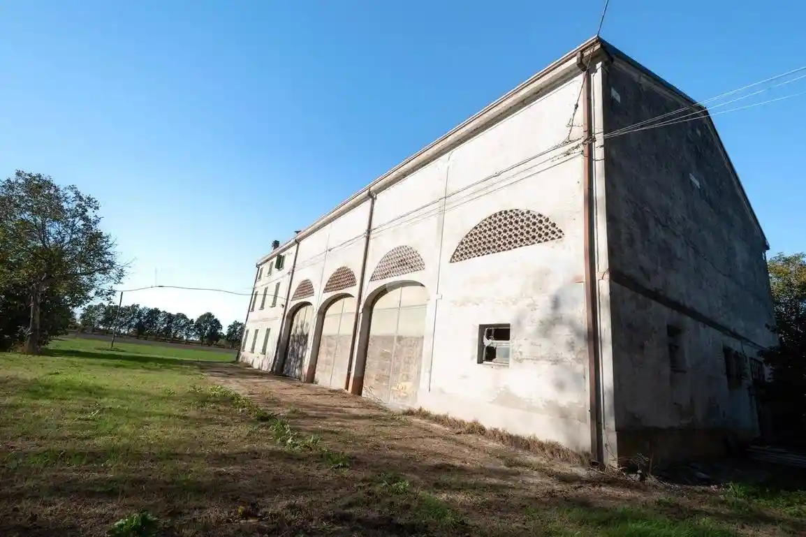 Rustico - Casale in vendita a Novi di Modena