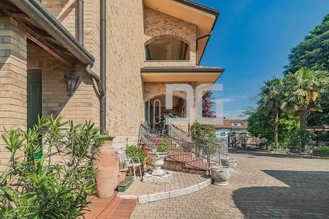 Villa in vendita a Limbiate