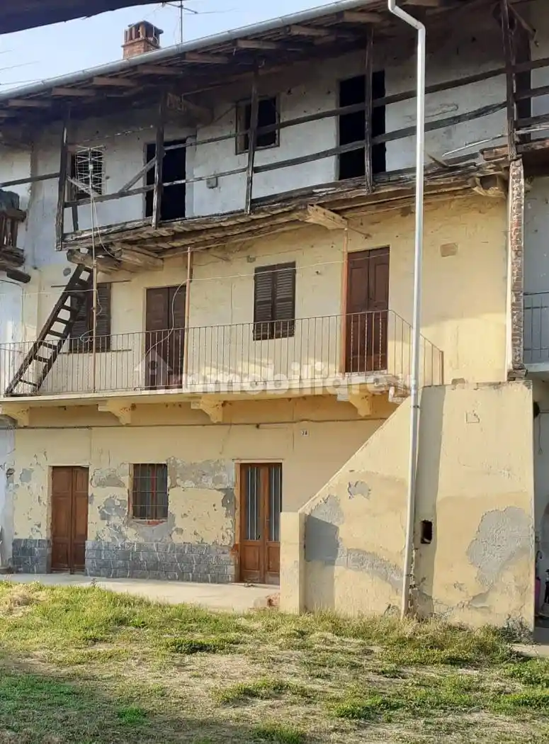 Rustico - Casale in vendita a Oleggio