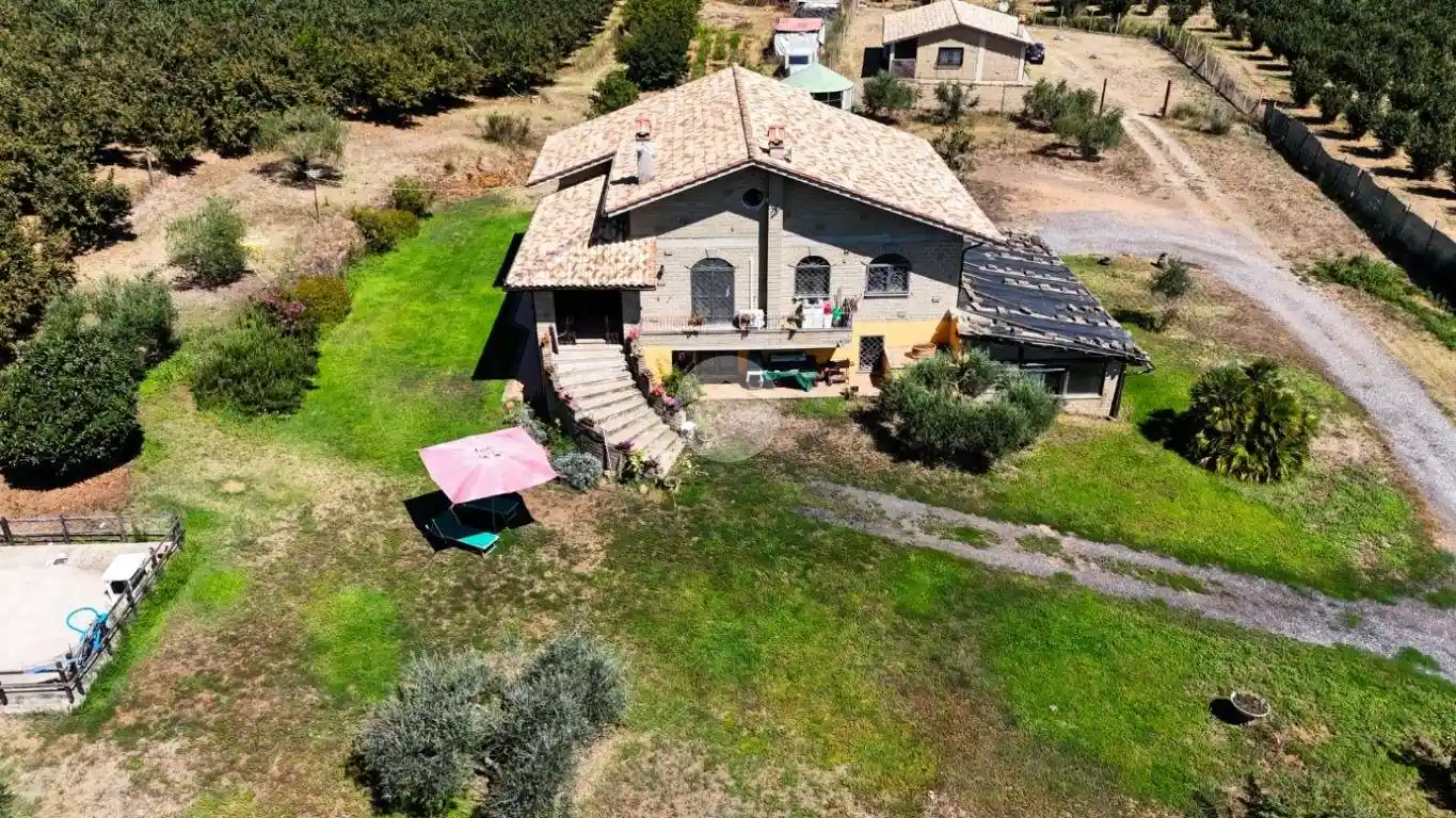 Villa in vendita a Nepi