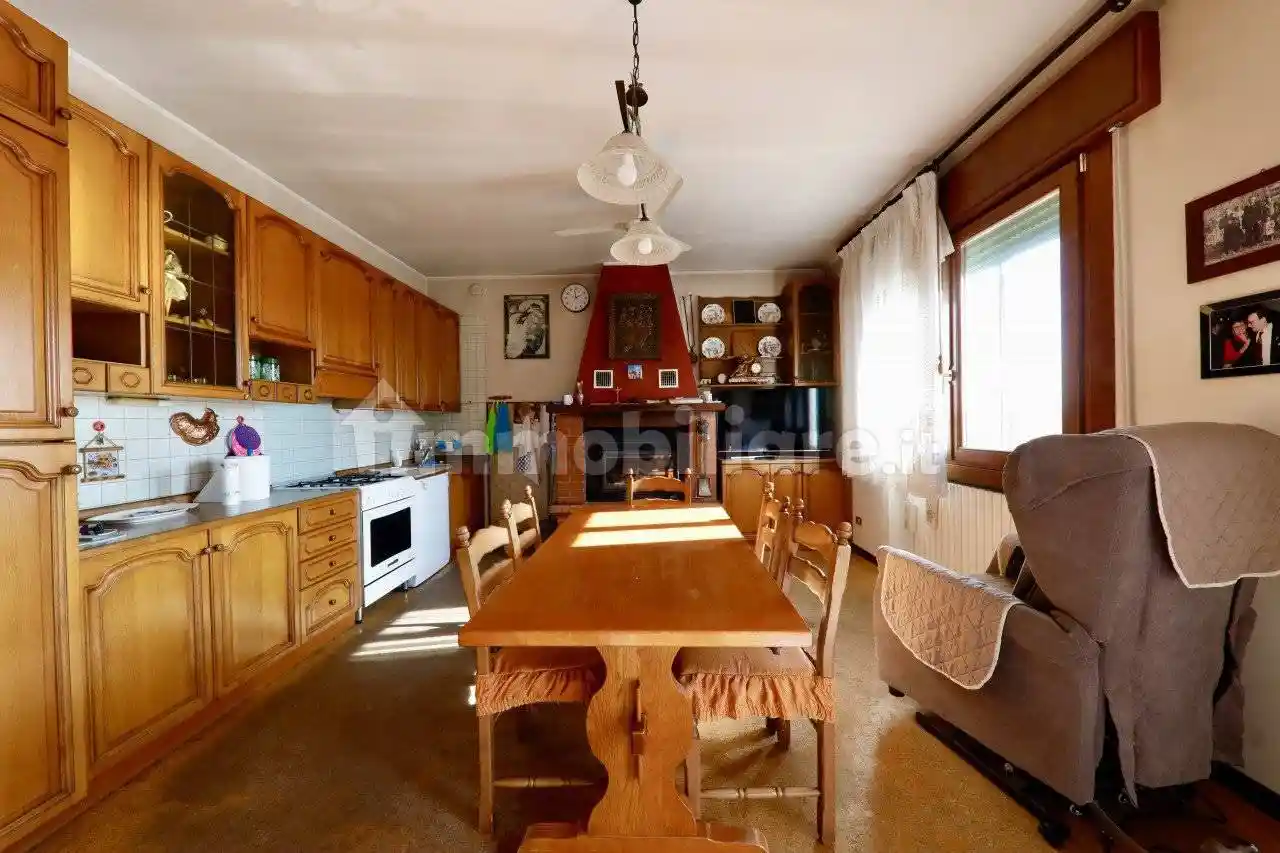 Casa indipendente in vendita a Villa Estense