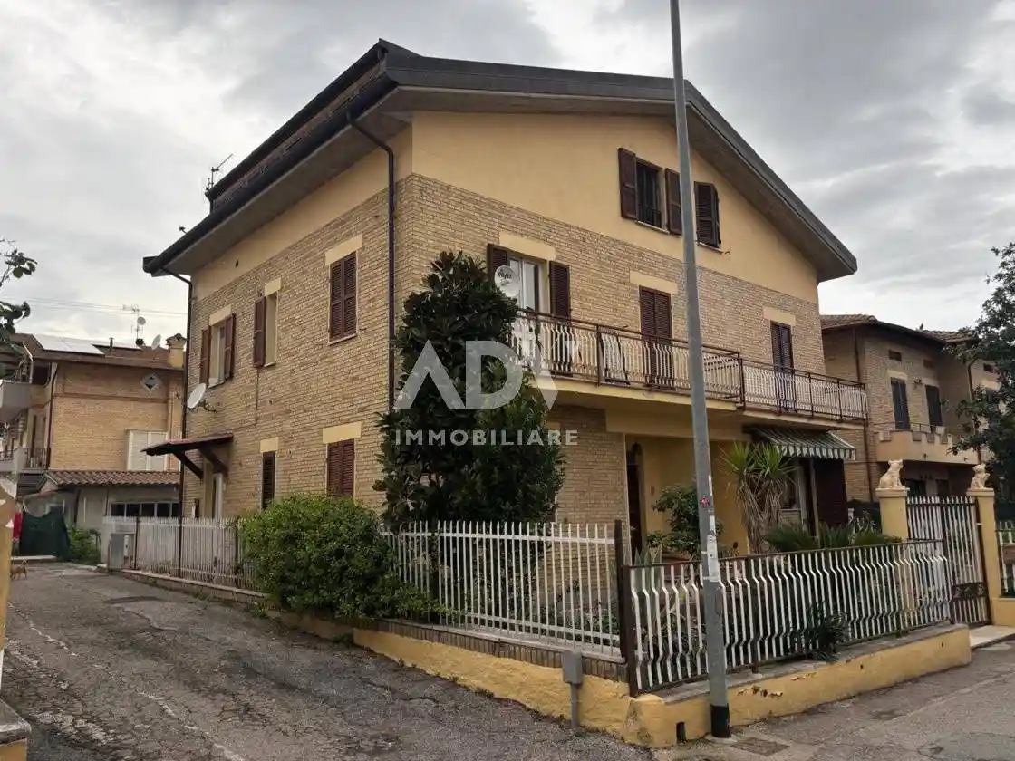 Casa indipendente in vendita a Bastia Umbra