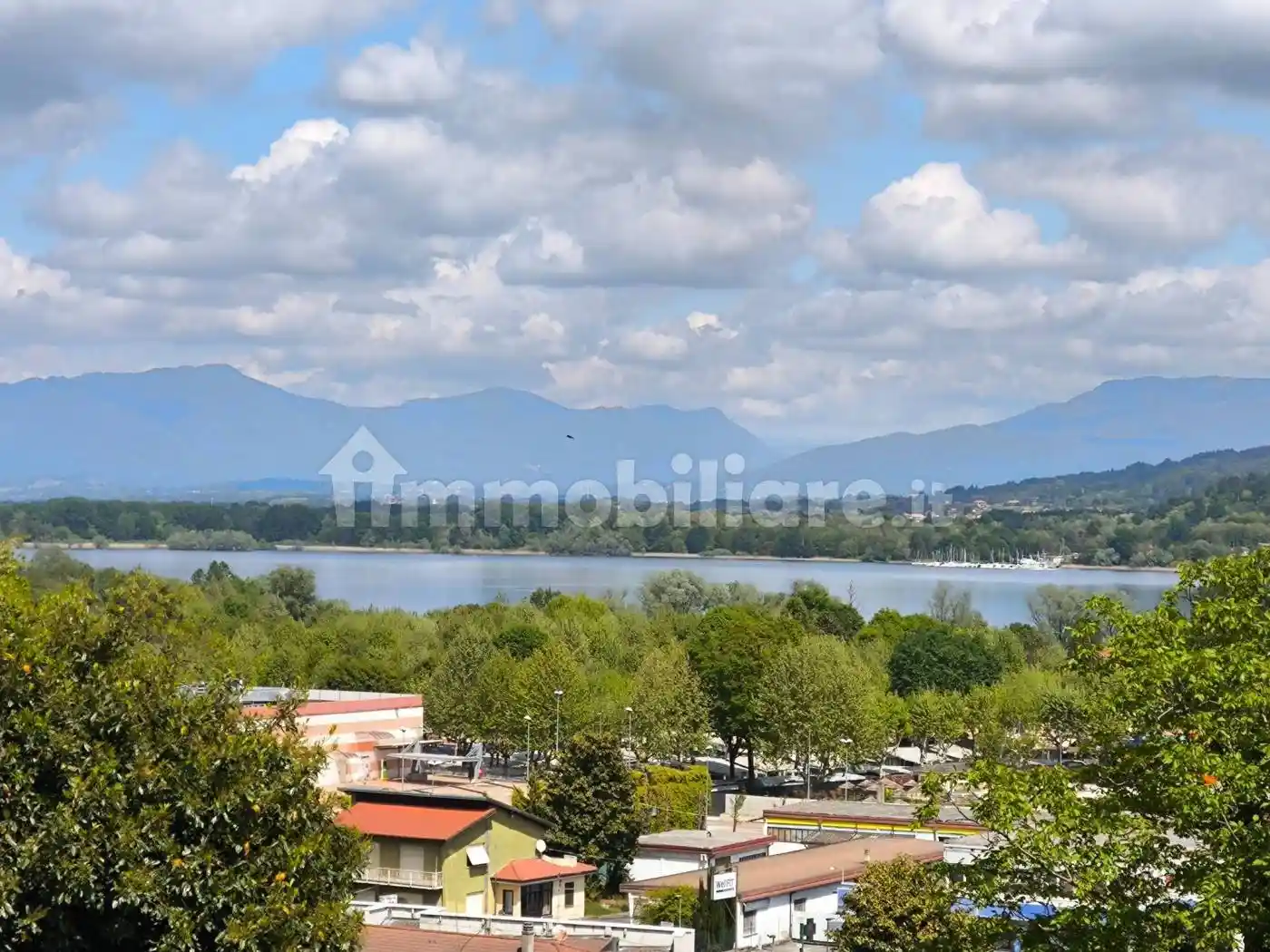Rustico - Casale in vendita a Dormelletto