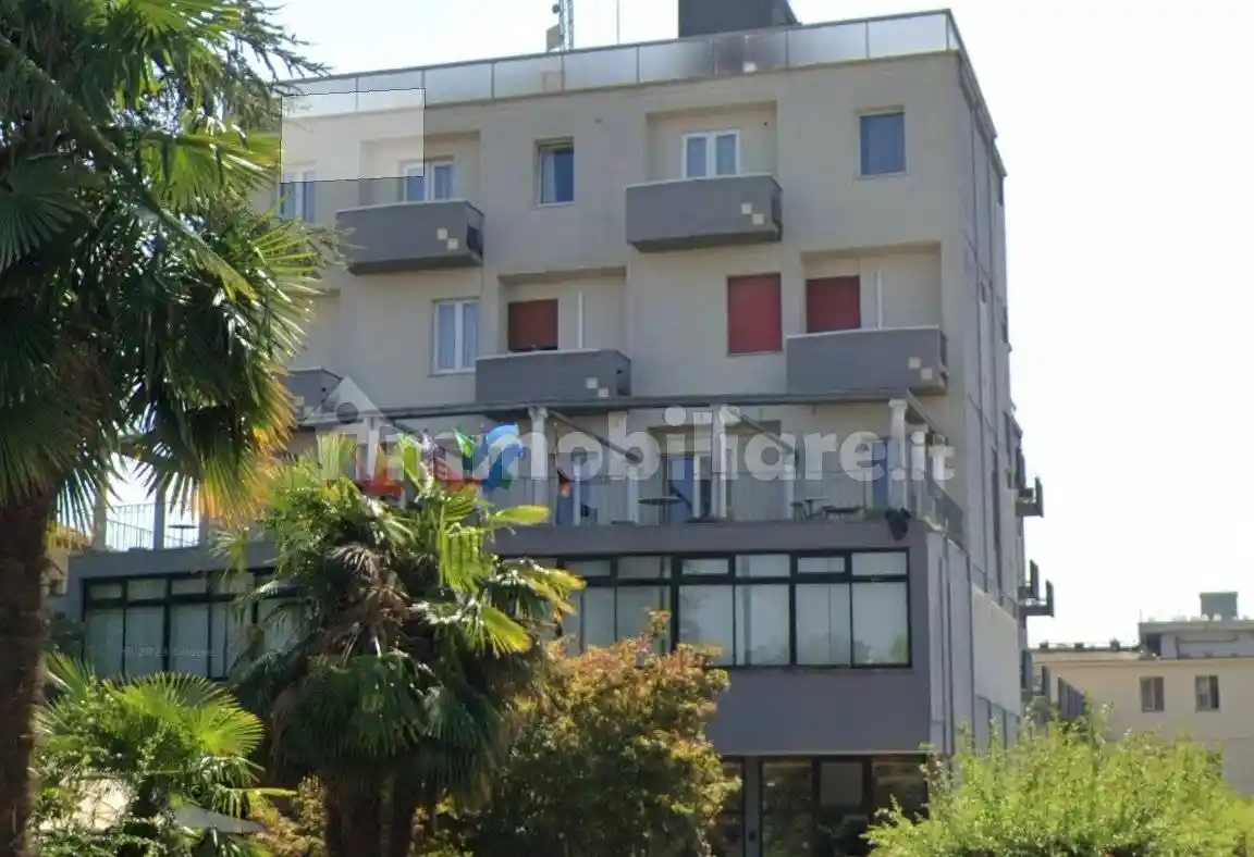 Palazzo - Edificio in vendita a Abano Terme