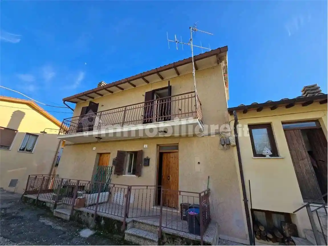 Casa indipendente in affitto a Terni