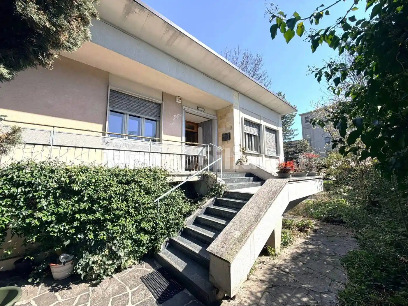 Villa in vendita a Legnano