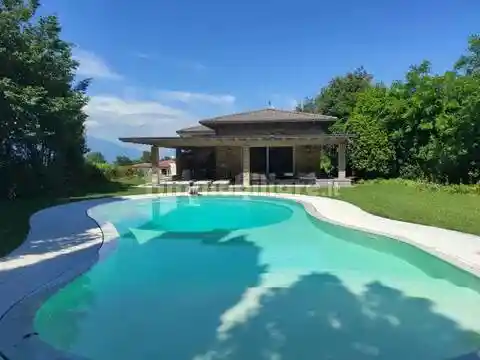 Villa in vendita a Manerba del Garda
