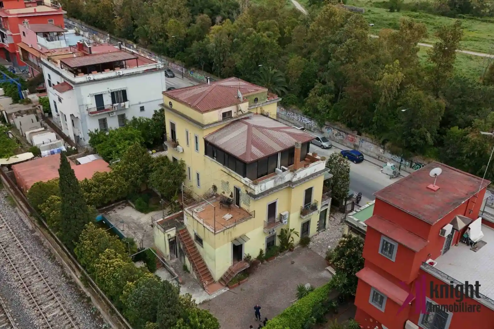 Palazzo - Edificio in vendita a Napoli