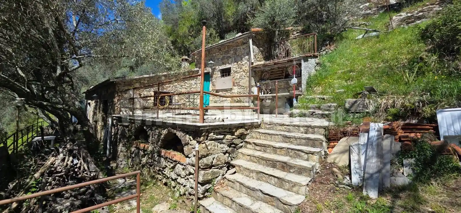 Casa indipendente in vendita a San Colombano Certenoli