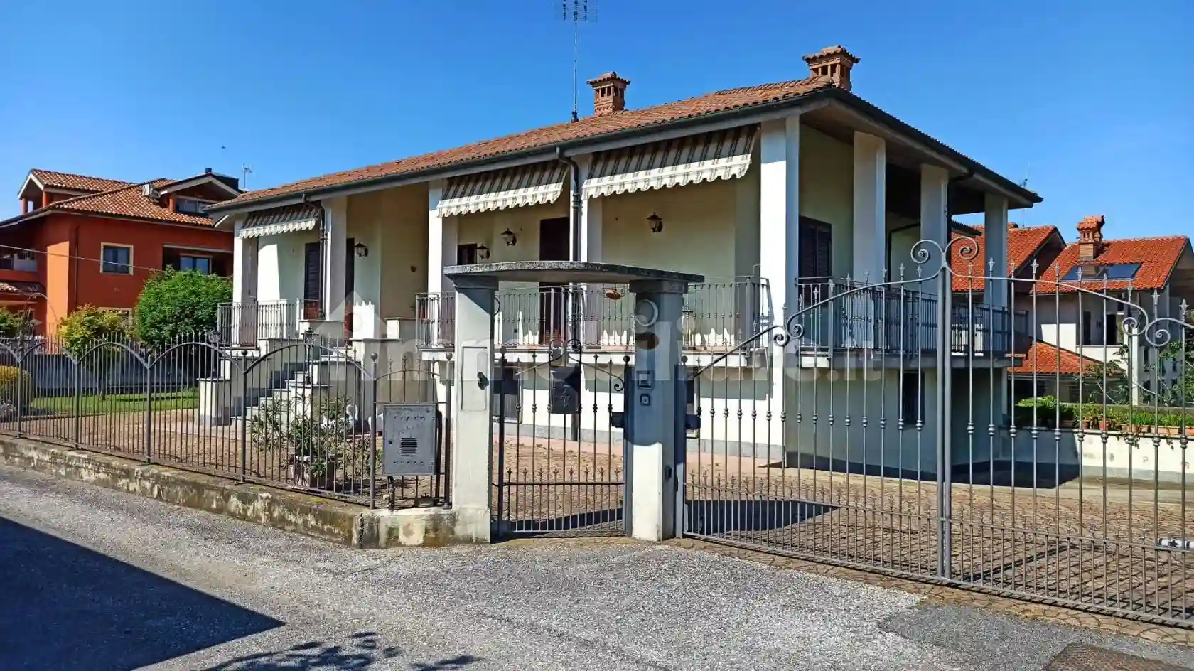 Villa - foto 2
