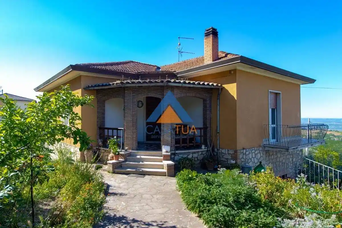 Villa in vendita a Montecchio
