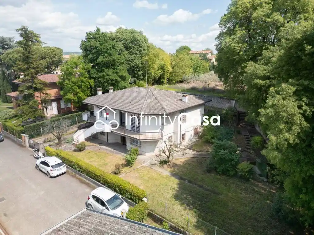 Villa in vendita a Castelnuovo del Garda