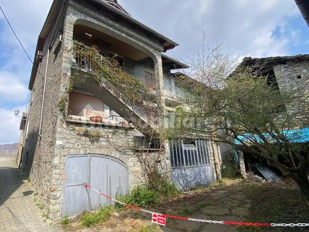 Casa indipendente in vendita a Andrate