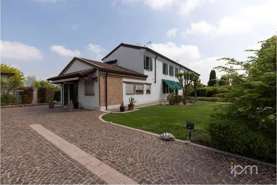 Villa in vendita a Porto Mantovano