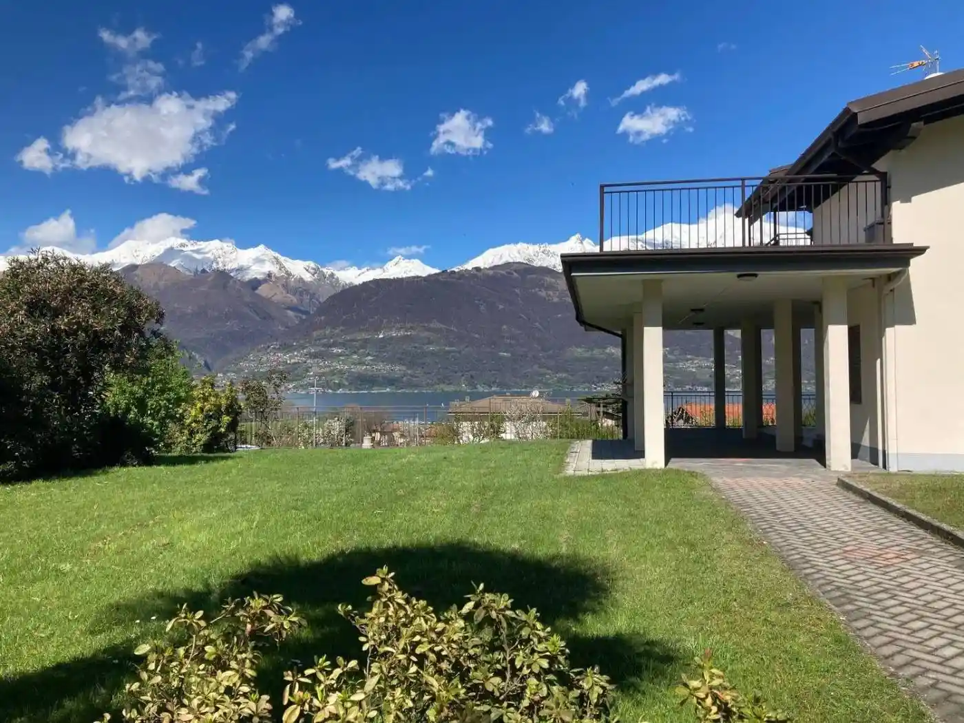 Appartamento in affitto a Colico