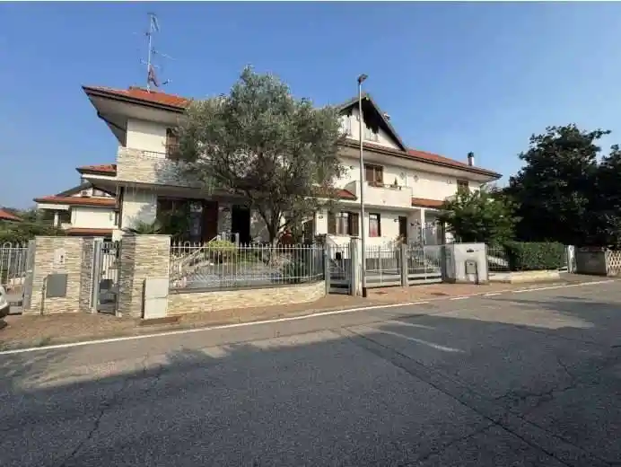 Villa in vendita a Malnate