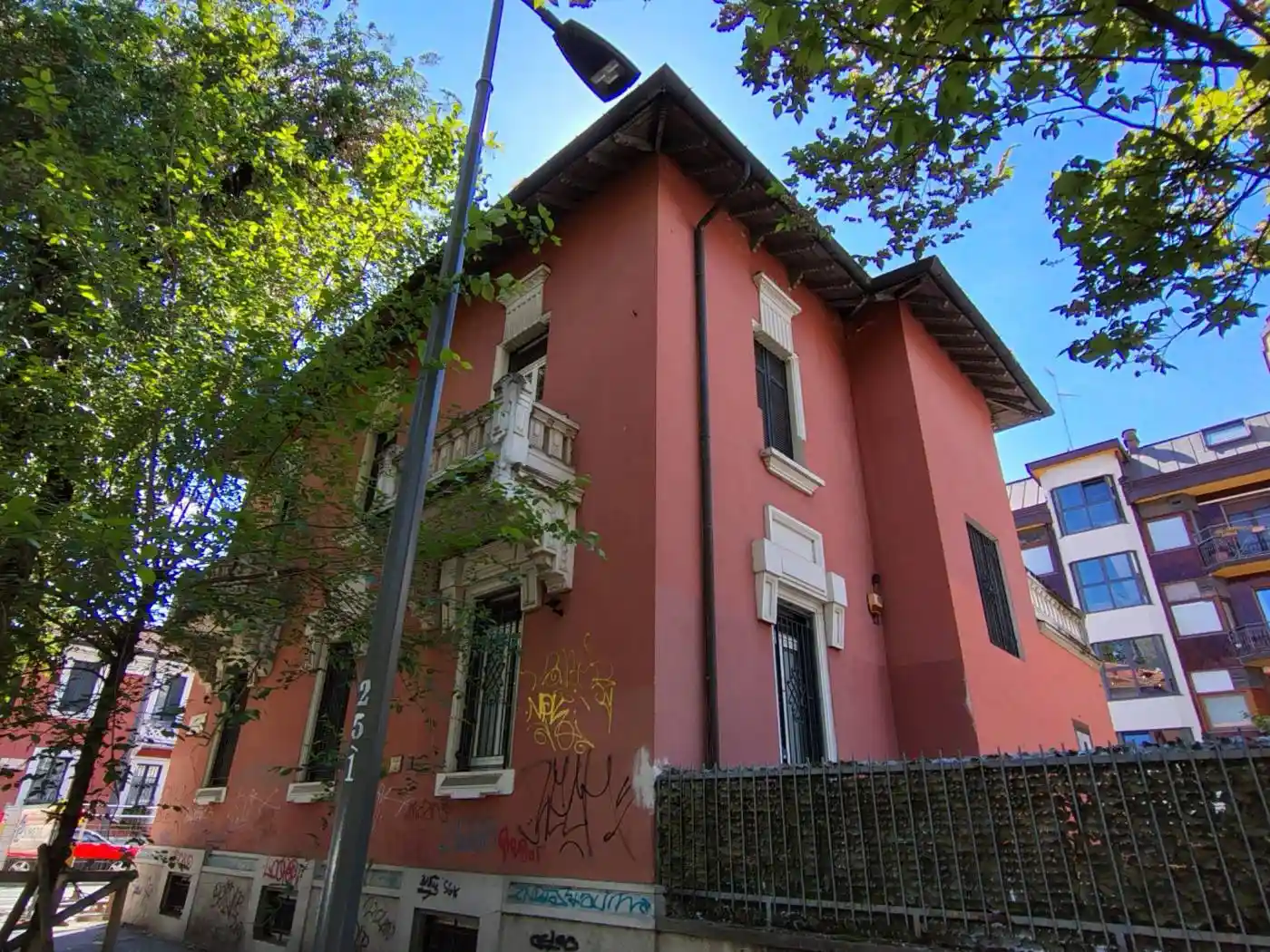 Palazzo - Edificio in vendita a Milano