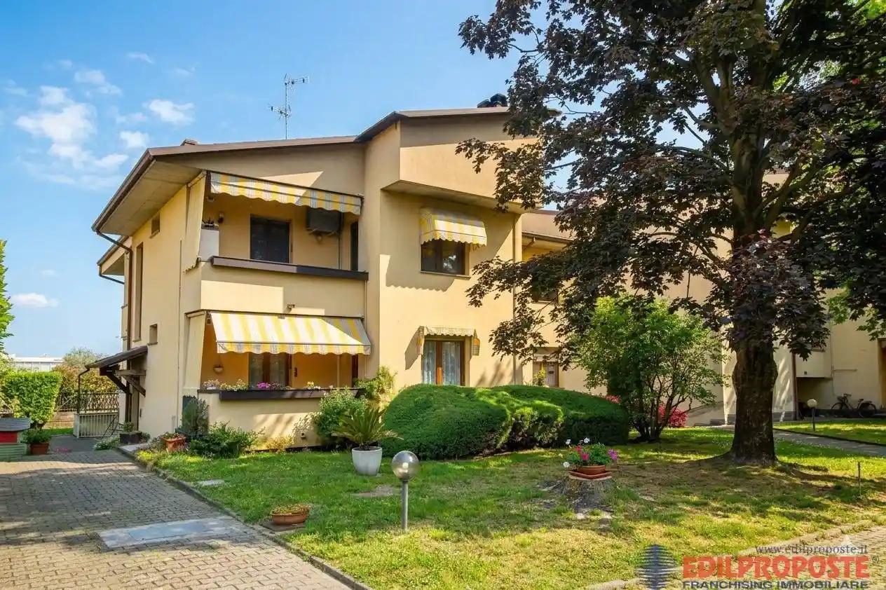 Appartamento in vendita a Lazzate