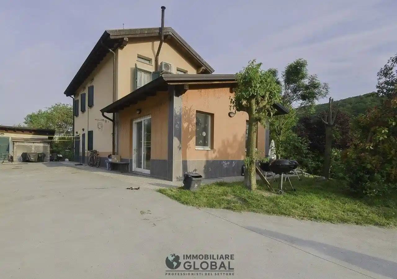 Villa in vendita a Castelvetro di Modena