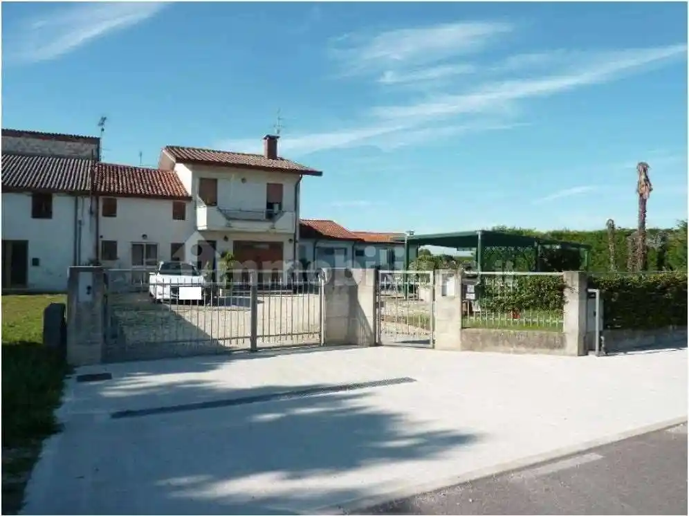 Casa indipendente in vendita a Boschi Sant'Anna
