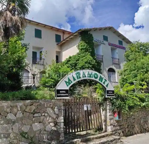Palazzo - Edificio in vendita a Cingoli