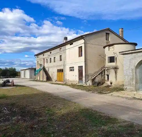 Rustico - Casale in vendita a Corridonia