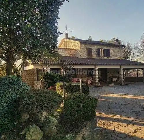 Villa in vendita a San Severino Marche